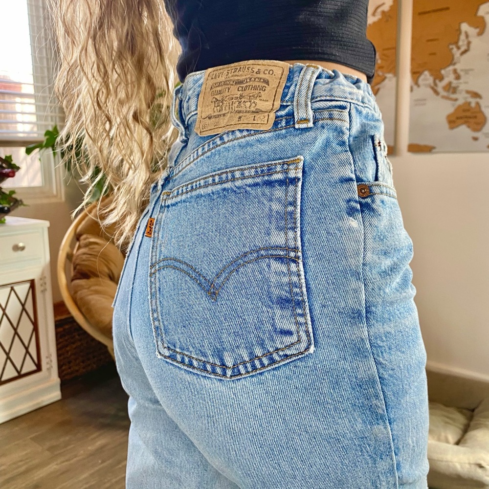 Vintage Levi’s High Rise Button Fly Straight Leg Jeans Light Wash Distressed